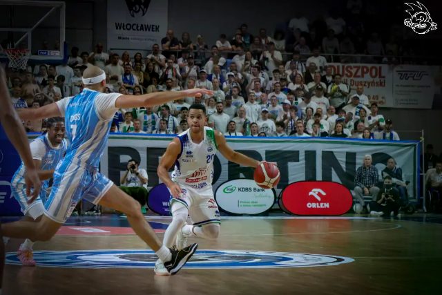 Galeria zdjęć 1 kolejki PGE Basket Ligi Anwil Włocławek-Górnik Zamek Książ — zdjęcie 79