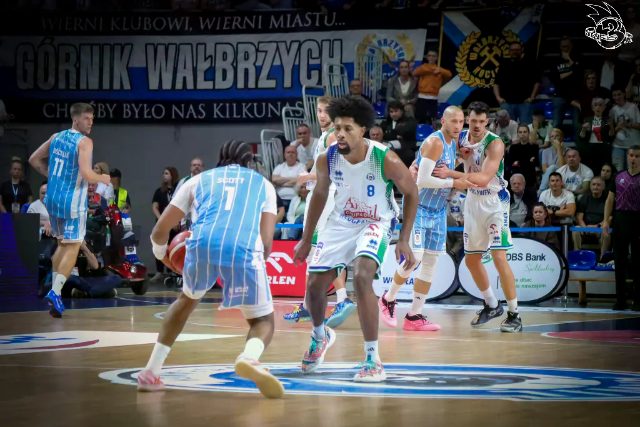 Galeria zdjęć 1 kolejki PGE Basket Ligi Anwil Włocławek-Górnik Zamek Książ — zdjęcie 200
