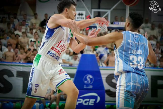Galeria zdjęć 1 kolejki PGE Basket Ligi Anwil Włocławek-Górnik Zamek Książ — zdjęcie 63