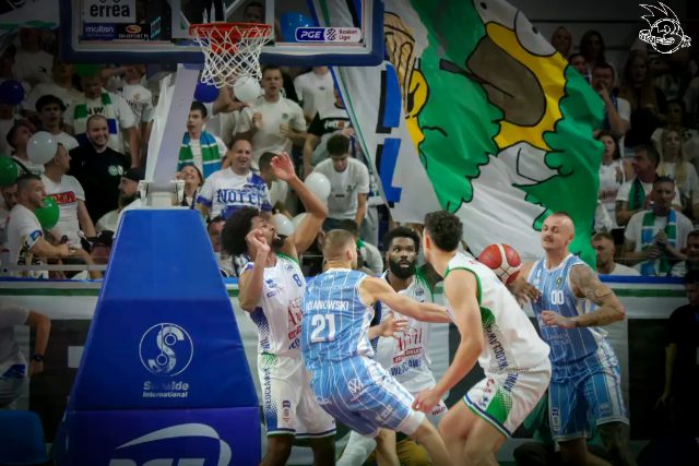 Galeria zdjęć 1 kolejki PGE Basket Ligi Anwil Włocławek-Górnik Zamek Książ — zdjęcie 45
