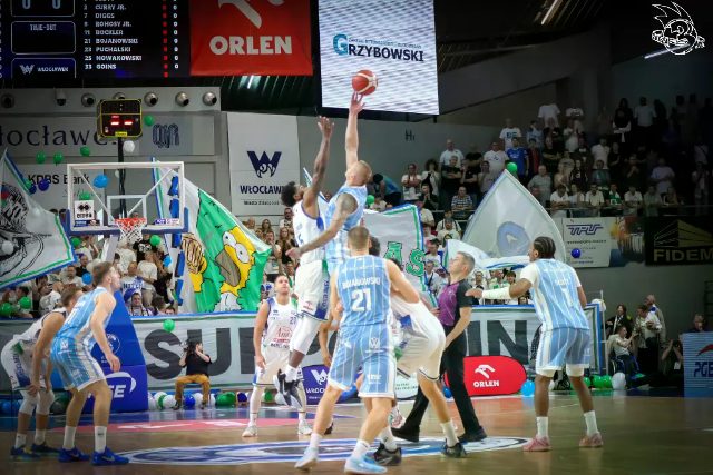 Galeria zdjęć 1 kolejki PGE Basket Ligi Anwil Włocławek-Górnik Zamek Książ — zdjęcie 41