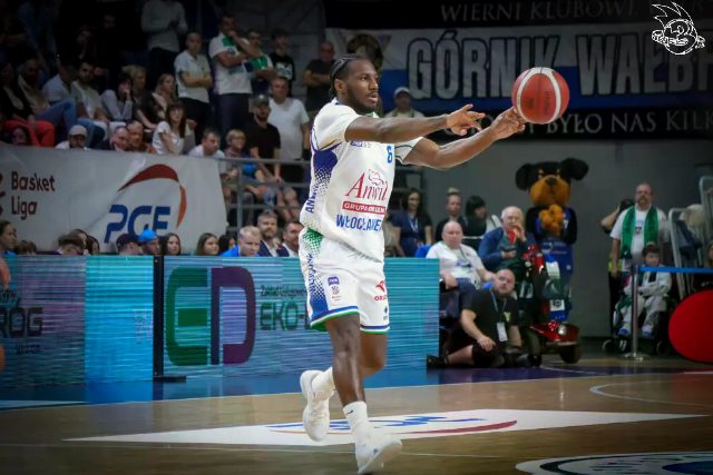 Galeria zdjęć 1 kolejki PGE Basket Ligi Anwil Włocławek-Górnik Zamek Książ — zdjęcie 173