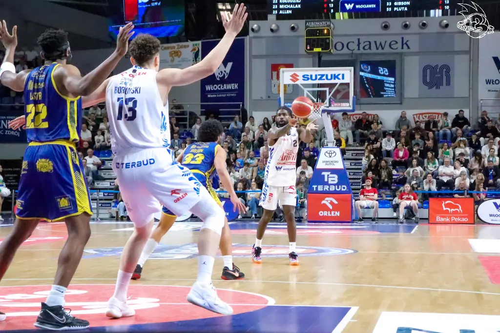Galeria zdjęć 25 kolejki OBL Anwil Włocławek-Tasomix Rosiek Stal Ostrów Wielkopolski — zdjęcie 143