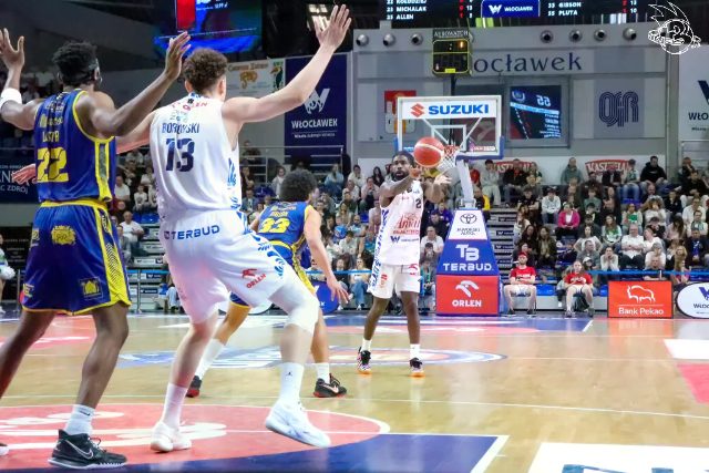 Galeria zdjęć 25 kolejki OBL Anwil Włocławek-Tasomix Rosiek Stal Ostrów Wielkopolski — zdjęcie 143