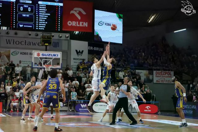 Galeria zdjęć 25 kolejki OBL Anwil Włocławek-Tasomix Rosiek Stal Ostrów Wielkopolski — zdjęcie 39
