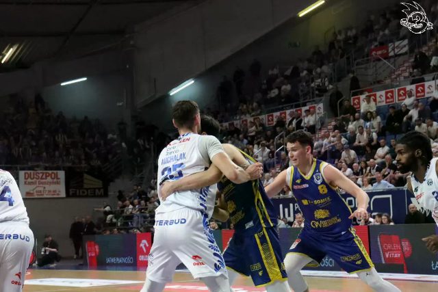 Galeria zdjęć 25 kolejki OBL Anwil Włocławek-Tasomix Rosiek Stal Ostrów Wielkopolski — zdjęcie 133