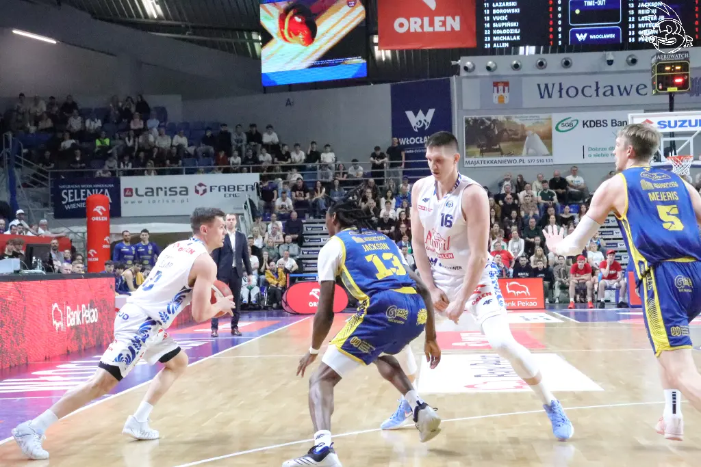 Galeria zdjęć 25 kolejki OBL Anwil Włocławek-Tasomix Rosiek Stal Ostrów Wielkopolski — zdjęcie 101