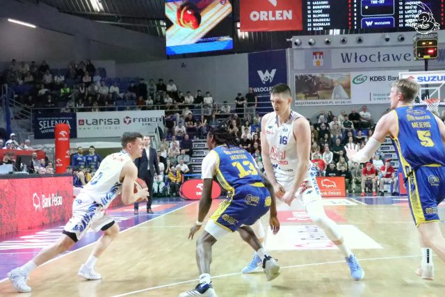 Galeria zdjęć 25 kolejki OBL Anwil Włocławek-Tasomix Rosiek Stal Ostrów Wielkopolski — zdjęcie 101