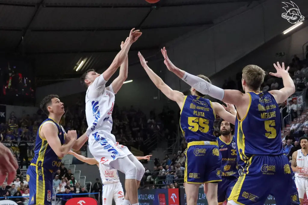Galeria zdjęć 25 kolejki OBL Anwil Włocławek-Tasomix Rosiek Stal Ostrów Wielkopolski — zdjęcie 129
