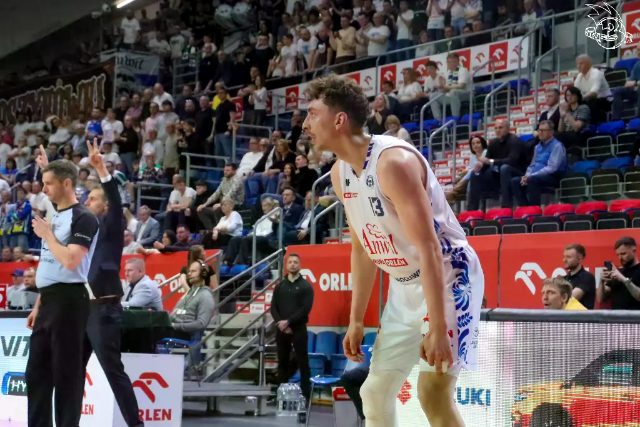 Galeria zdjęć 25 kolejki OBL Anwil Włocławek-Tasomix Rosiek Stal Ostrów Wielkopolski — zdjęcie 172