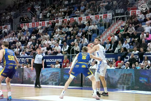 Galeria zdjęć 25 kolejki OBL Anwil Włocławek-Tasomix Rosiek Stal Ostrów Wielkopolski — zdjęcie 86