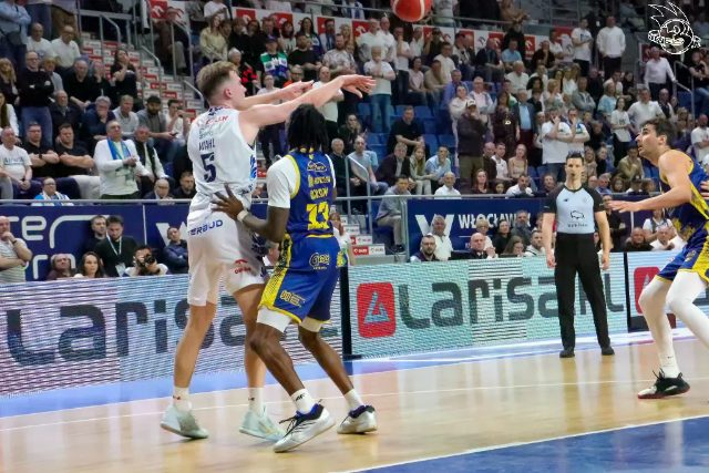 Galeria zdjęć 25 kolejki OBL Anwil Włocławek-Tasomix Rosiek Stal Ostrów Wielkopolski — zdjęcie 179