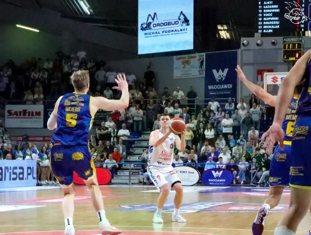 Galeria zdjęć 25 kolejki OBL Anwil Włocławek-Tasomix Rosiek Stal Ostrów Wielkopolski — zdjęcie 180