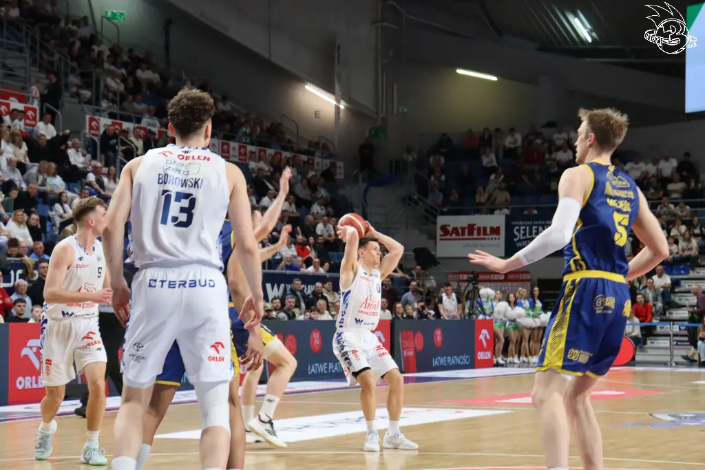 Galeria zdjęć 25 kolejki OBL Anwil Włocławek-Tasomix Rosiek Stal Ostrów Wielkopolski — zdjęcie 135