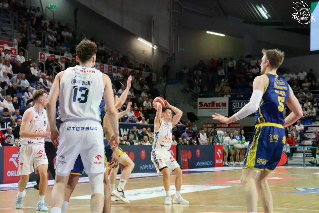 Galeria zdjęć 25 kolejki OBL Anwil Włocławek-Tasomix Rosiek Stal Ostrów Wielkopolski — zdjęcie 135