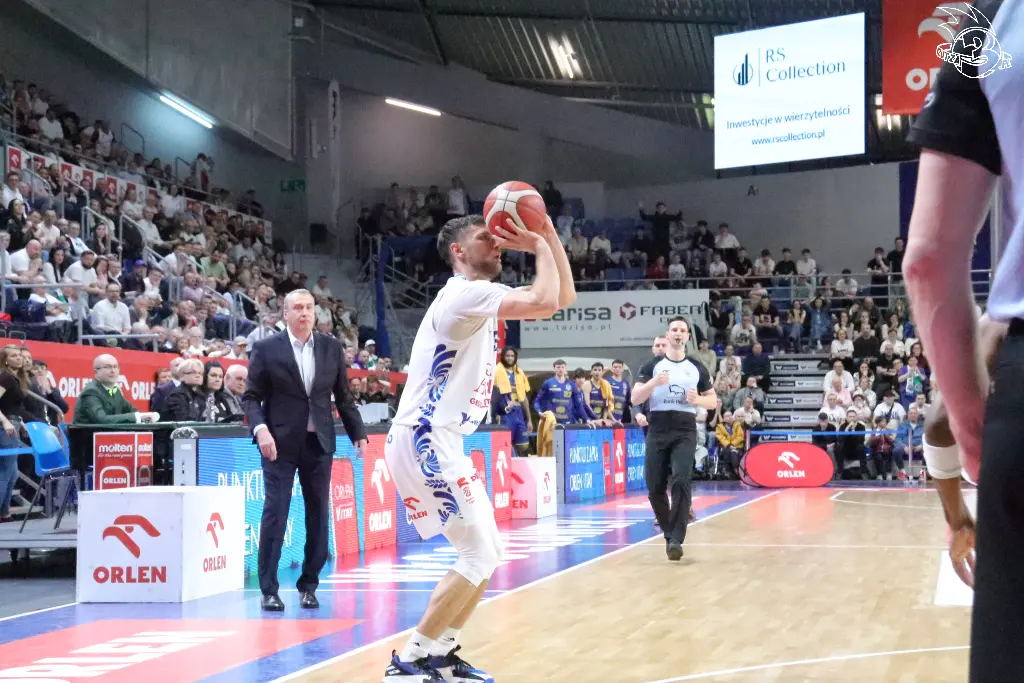 Galeria zdjęć 25 kolejki OBL Anwil Włocławek-Tasomix Rosiek Stal Ostrów Wielkopolski — zdjęcie 109