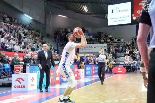 Galeria zdjęć 25 kolejki OBL Anwil Włocławek-Tasomix Rosiek Stal Ostrów Wielkopolski — zdjęcie 109