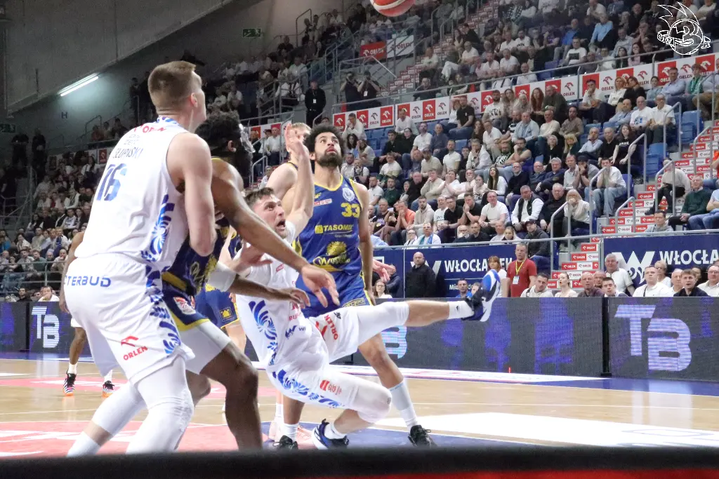 Galeria zdjęć 25 kolejki OBL Anwil Włocławek-Tasomix Rosiek Stal Ostrów Wielkopolski — zdjęcie 107