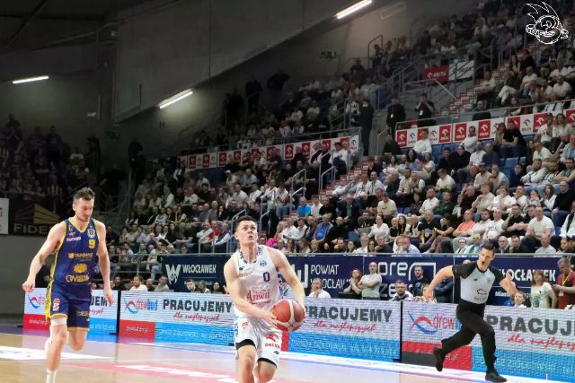 Galeria zdjęć 25 kolejki OBL Anwil Włocławek-Tasomix Rosiek Stal Ostrów Wielkopolski — zdjęcie 82