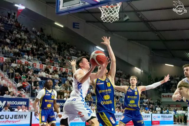 Galeria zdjęć 25 kolejki OBL Anwil Włocławek-Tasomix Rosiek Stal Ostrów Wielkopolski — zdjęcie 154