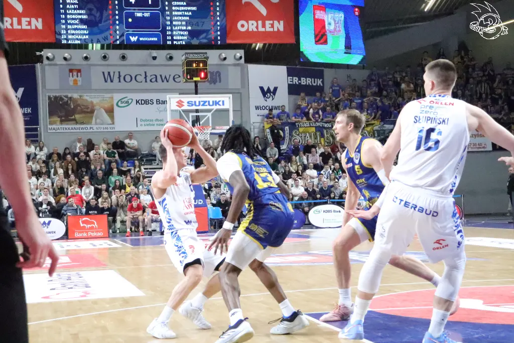Galeria zdjęć 25 kolejki OBL Anwil Włocławek-Tasomix Rosiek Stal Ostrów Wielkopolski — zdjęcie 102