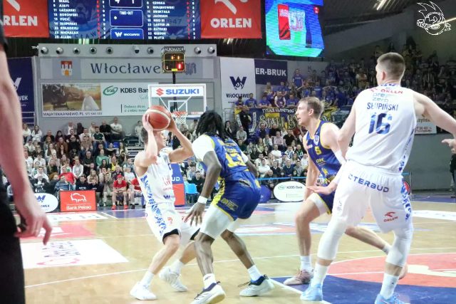 Galeria zdjęć 25 kolejki OBL Anwil Włocławek-Tasomix Rosiek Stal Ostrów Wielkopolski — zdjęcie 102
