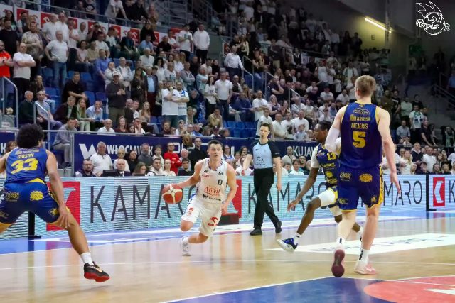 Galeria zdjęć 25 kolejki OBL Anwil Włocławek-Tasomix Rosiek Stal Ostrów Wielkopolski — zdjęcie 174