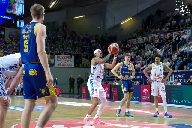Galeria zdjęć 25 kolejki OBL Anwil Włocławek-Tasomix Rosiek Stal Ostrów Wielkopolski — zdjęcie 66
