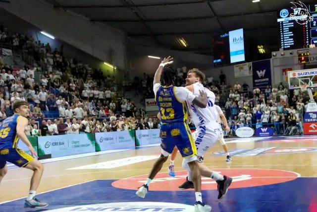 Galeria zdjęć 25 kolejki OBL Anwil Włocławek-Tasomix Rosiek Stal Ostrów Wielkopolski — zdjęcie 166