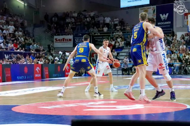 Galeria zdjęć 25 kolejki OBL Anwil Włocławek-Tasomix Rosiek Stal Ostrów Wielkopolski — zdjęcie 225