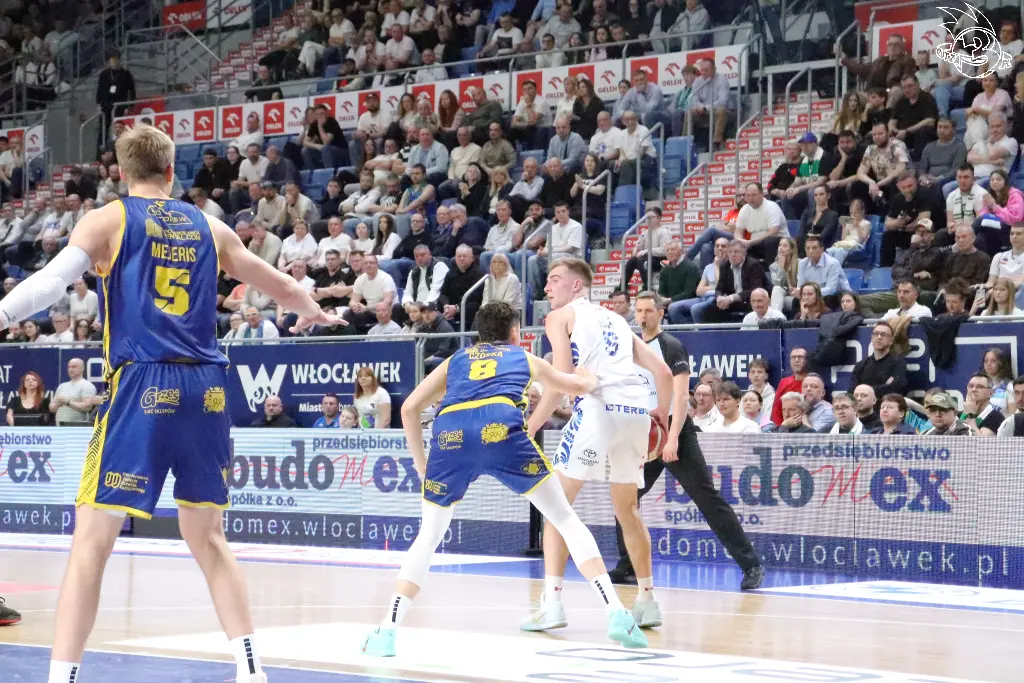 Galeria zdjęć 25 kolejki OBL Anwil Włocławek-Tasomix Rosiek Stal Ostrów Wielkopolski — zdjęcie 122
