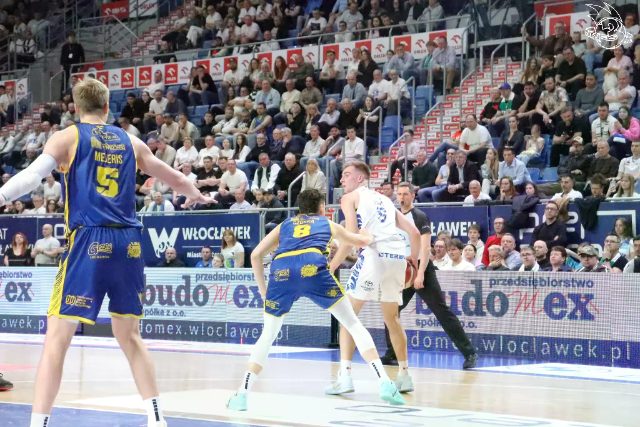 Galeria zdjęć 25 kolejki OBL Anwil Włocławek-Tasomix Rosiek Stal Ostrów Wielkopolski — zdjęcie 122