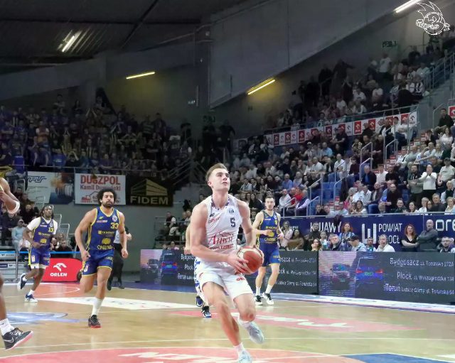 Galeria zdjęć 25 kolejki OBL Anwil Włocławek-Tasomix Rosiek Stal Ostrów Wielkopolski — zdjęcie 45