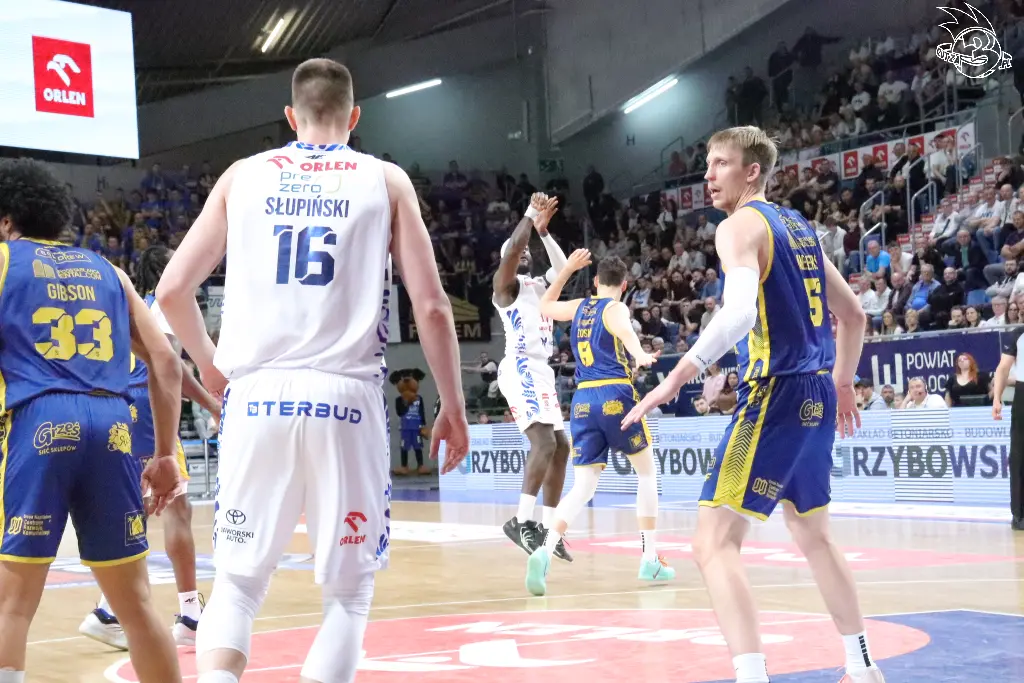 Galeria zdjęć 25 kolejki OBL Anwil Włocławek-Tasomix Rosiek Stal Ostrów Wielkopolski — zdjęcie 121