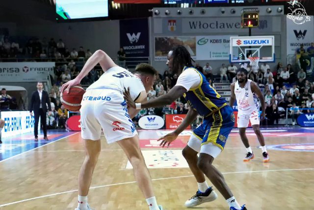 Galeria zdjęć 25 kolejki OBL Anwil Włocławek-Tasomix Rosiek Stal Ostrów Wielkopolski — zdjęcie 95