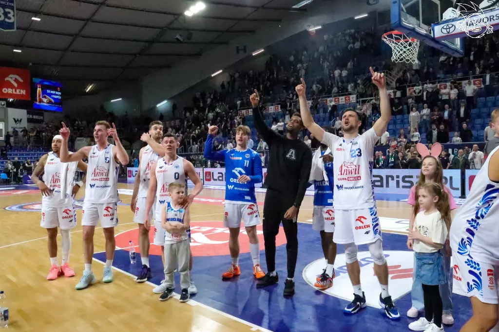 Galeria zdjęć 25 kolejki OBL Anwil Włocławek-Tasomix Rosiek Stal Ostrów Wielkopolski — zdjęcie 242