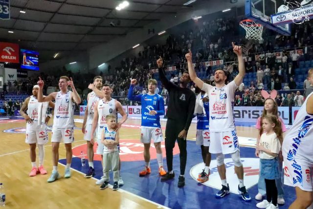 Galeria zdjęć 25 kolejki OBL Anwil Włocławek-Tasomix Rosiek Stal Ostrów Wielkopolski — zdjęcie 242