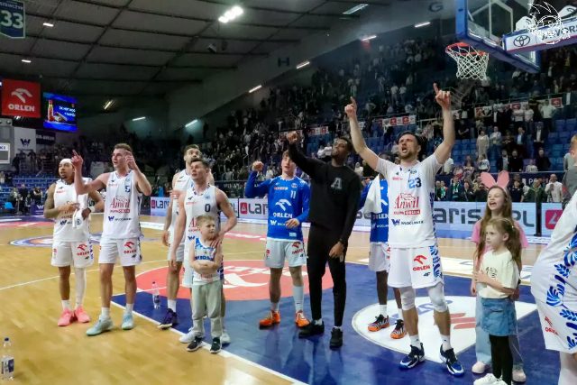 Galeria zdjęć 25 kolejki OBL Anwil Włocławek-Tasomix Rosiek Stal Ostrów Wielkopolski — zdjęcie 243