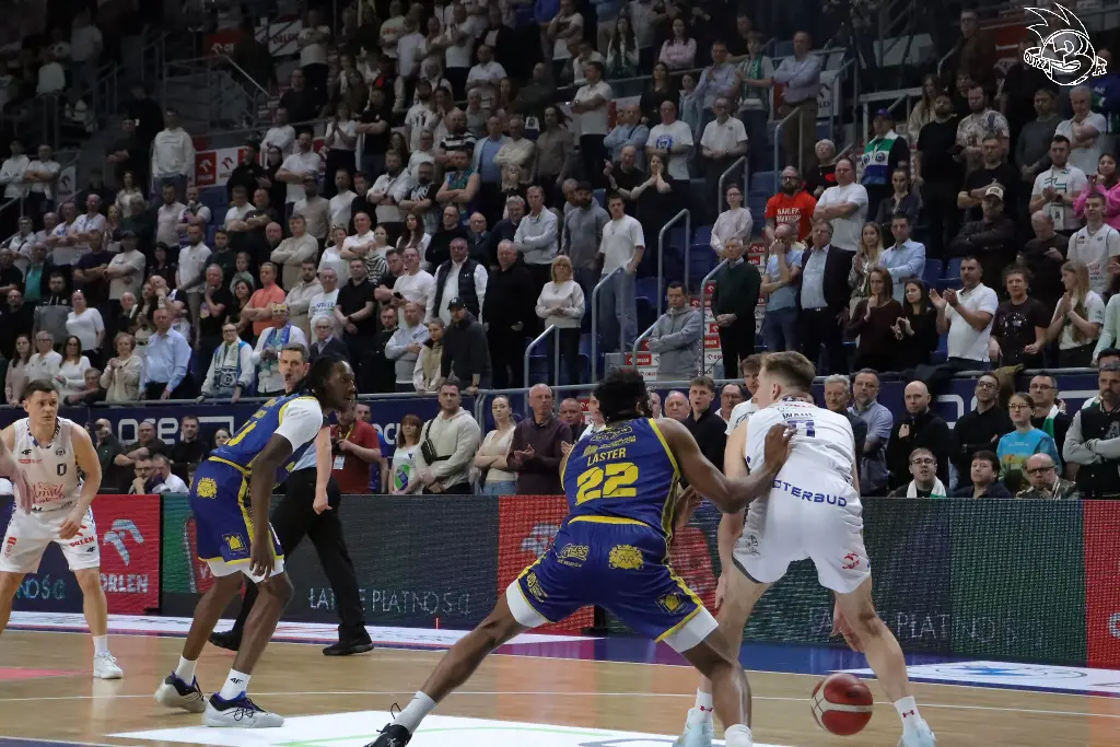 Galeria zdjęć 25 kolejki OBL Anwil Włocławek-Tasomix Rosiek Stal Ostrów Wielkopolski — zdjęcie 41