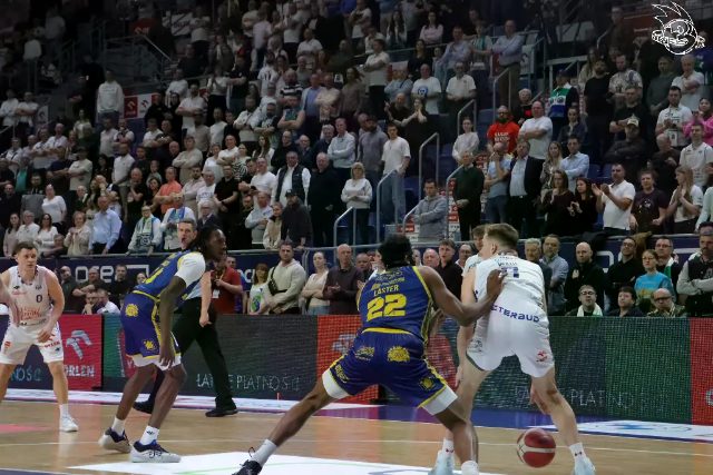 Galeria zdjęć 25 kolejki OBL Anwil Włocławek-Tasomix Rosiek Stal Ostrów Wielkopolski — zdjęcie 41