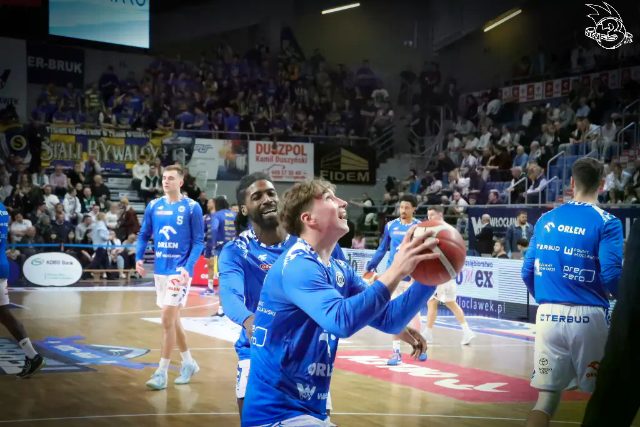 Galeria zdjęć 25 kolejki OBL Anwil Włocławek-Tasomix Rosiek Stal Ostrów Wielkopolski — zdjęcie 23