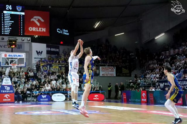 Galeria zdjęć 25 kolejki OBL Anwil Włocławek-Tasomix Rosiek Stal Ostrów Wielkopolski — zdjęcie 71