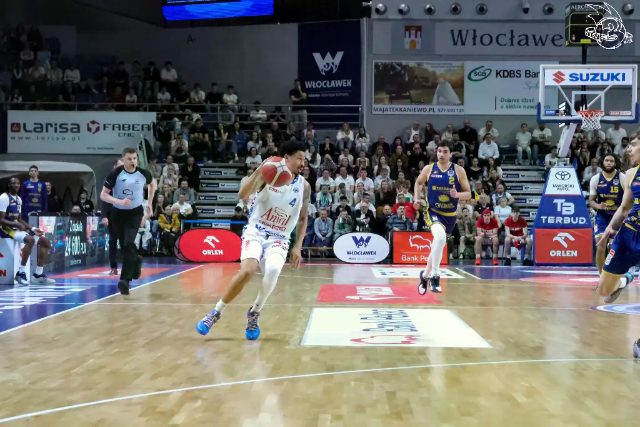 Galeria zdjęć 25 kolejki OBL Anwil Włocławek-Tasomix Rosiek Stal Ostrów Wielkopolski — zdjęcie 73