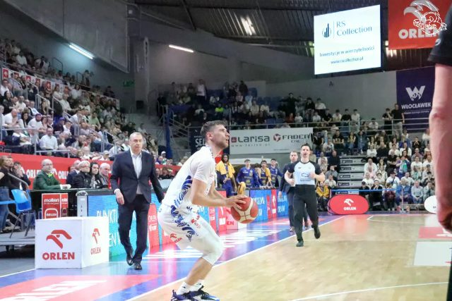 Galeria zdjęć 25 kolejki OBL Anwil Włocławek-Tasomix Rosiek Stal Ostrów Wielkopolski — zdjęcie 108