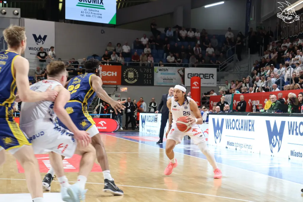 Galeria zdjęć 25 kolejki OBL Anwil Włocławek-Tasomix Rosiek Stal Ostrów Wielkopolski — zdjęcie 137