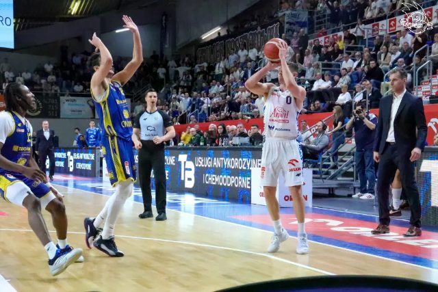 Galeria zdjęć 25 kolejki OBL Anwil Włocławek-Tasomix Rosiek Stal Ostrów Wielkopolski — zdjęcie 206