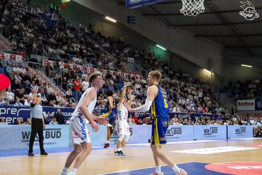 Galeria zdjęć 25 kolejki OBL Anwil Włocławek-Tasomix Rosiek Stal Ostrów Wielkopolski — zdjęcie 228