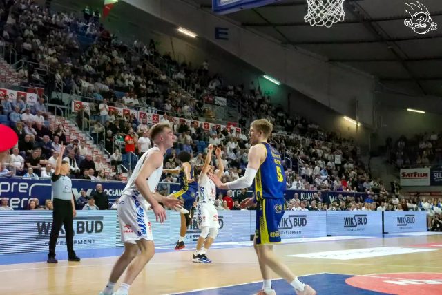 Galeria zdjęć 25 kolejki OBL Anwil Włocławek-Tasomix Rosiek Stal Ostrów Wielkopolski — zdjęcie 228