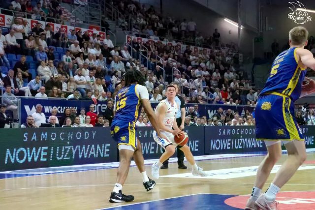Galeria zdjęć 25 kolejki OBL Anwil Włocławek-Tasomix Rosiek Stal Ostrów Wielkopolski — zdjęcie 215