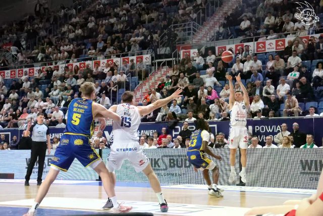 Galeria zdjęć 25 kolejki OBL Anwil Włocławek-Tasomix Rosiek Stal Ostrów Wielkopolski — zdjęcie 88